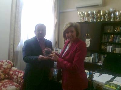 الجسر العربي لحقوق الانسان يكرم العين النجار