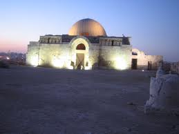 اهالي جبل القلعه ووسط عمان يدعون للإعتصام حاشد امام رئاسة الوزراء يوم الاربعاء القادم لالغاء فعاليات ليالي القلعه