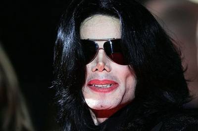 طبيب جاكسون يكشف عن فضيحة من العيار الثقيل