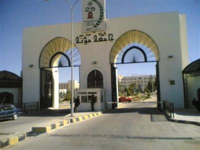 سائق رئيس جامعة مؤتة يثير غضب مواطني الكرك