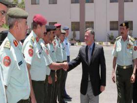 الملك يزور القيادة العامة ويفتتح نادي الضباط