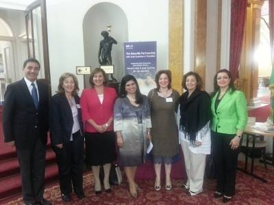 مجموعة الثماني تكرم السيدة الاردنية دينا خياط فاخوري