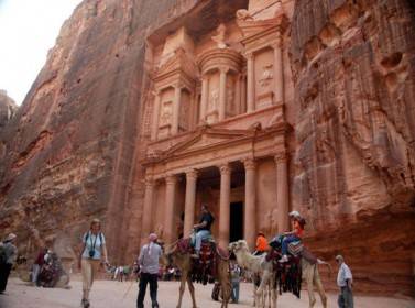 322 ألف زائر لمدينة البترا خلال النصف الأول