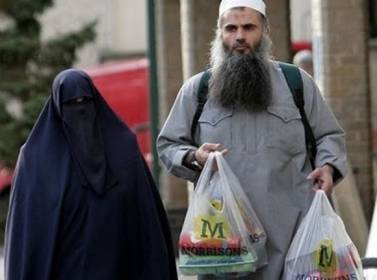 عائلة أبو قتادة تغادر إلى الأردن خلال أسابيع