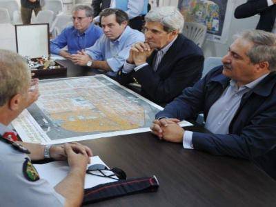 كيري زار الزعتري وقرر تمديد زيارته للمنطقة