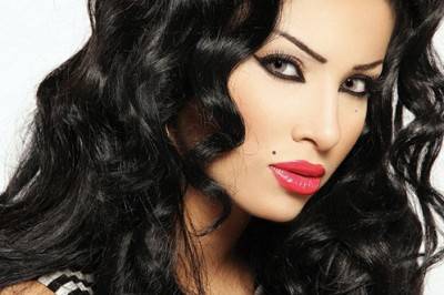 بالفيديو: مروى تعتدي على مصوّر بعد اتهامها بالإبتذال والعري