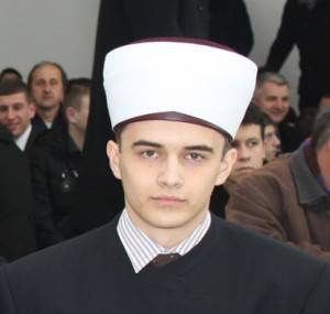 داود أفنديتش : في السابعة عشرة من عمره ومن أفضل قارئي القرآن في العالم