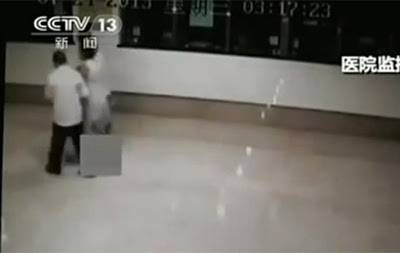 بالفيديو.. امرأة صينية تضع مولودها وهي تمشي في طريقها لغرفة الولادة