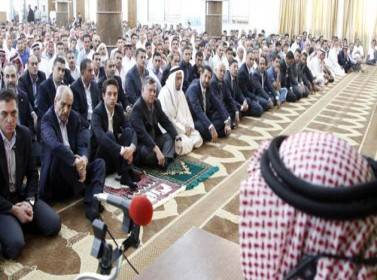 الملك يشارك جموع المصلين أداء صلاة الجمعة