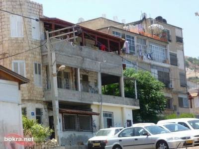 صحفي برمي نفسه من شرفة منزله