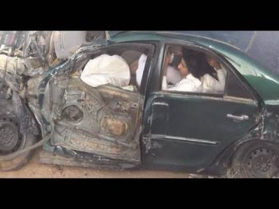 شاهد بالفيديو .. العناية الإلهية انقذت مجموعة شباب من الموت في حادث مروع بالسعودية