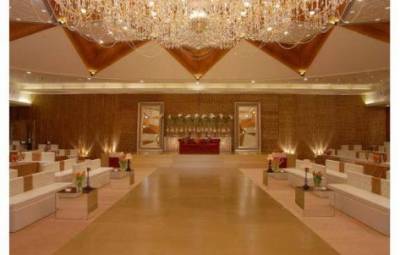 تتزوج في ليلة زواج طليقها وبجانب قاعته