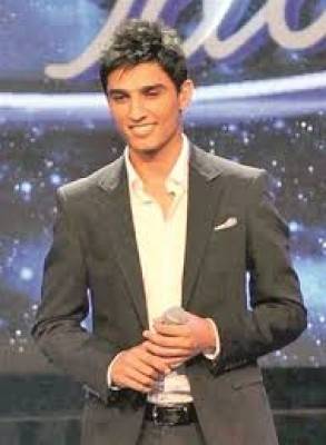 محمد عساف يثير غضب  أهله وعشيرته