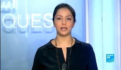 بالفيديو.. مذيعة فرانس 24 تبكي مدينتها طرابلس على الهواء مباشرة