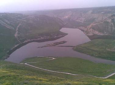 الجيش الحر يسرق قاربا أردنيا من سد الوحدة