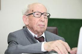 عبد الكريم غرايبة: المؤرخ حين يقول العمر قراقرة