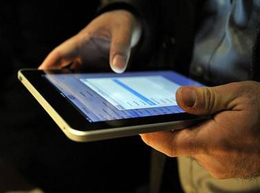 مكافحة التهريب وشرطة محافظة إربد تحبطان تهريب ألف جهاز آي باد