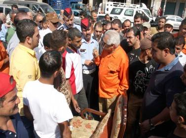 كلك حركات .. عقل بلتاجي يتجول بقاع المدينة بزي عامل وطن !!