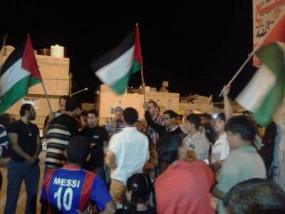 وقفة احتجاجية في مخيم البقعة للتضامن مع الشعب الفلسطيني