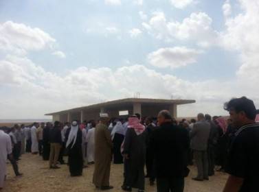 تشييع جثمان الكاتب المسرحي والشاعر عاطف الفراية بالكرك