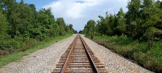 أوكرانية لقيت حتفها وهي تمارس الغرام على سكة حديدية