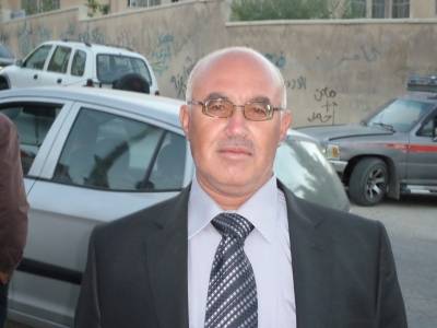 خالد ابو هزاع يقدم التهنئة الى عماد ابو وردة بمناسبة خطوبة ابنته