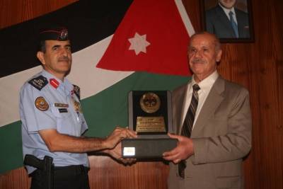 مدير شرطة الزرقاء يرعى حفل تخريج دورة أصدقاء الشرطة في مستشفى قصر شبيب