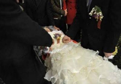 عروس في غزة تدخل صالة الأفراح بـ “تابوت أموات”