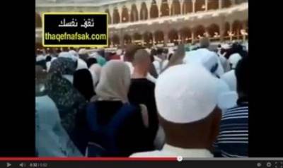 بالفيديو.. عصفور يطوف حول الكعبة على رأس حاج