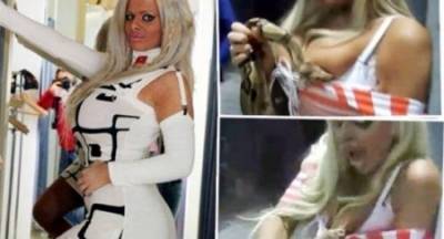 بالصور  أفعى تلدغ عارضة أزياء اسرائيلية بصدرها فتموت الأفعى!!