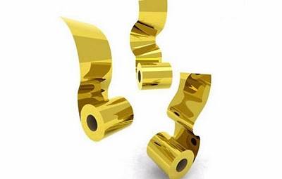 لهؤلاء الذين يملكون الكثير  من المال ..مناديل حمّام من الذهب عيار 22 واللفافة بمليون دولار