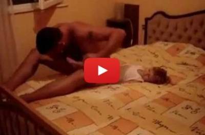 فيديو للكبار .. اب يلاعب طفلته شاهد ماذا حصل؟