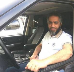 بالصور : اتهم الفنانين بإدمان المخدرات وناشد الوليد بن طلال ... فضل شاكر يعود لـفيس بوك من جديد