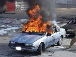 الدفاع المدني يخمد حريق مركبتين في محافظة العاصمة