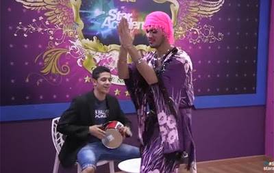بالفيديو.. متسابق في ستار أكاديمي يضع الماكياج ويتحول إلى راقصة شرقية!