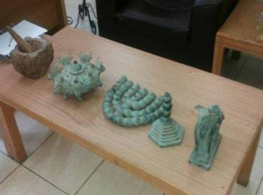 البلقاء: القبض على 3 أشخاص بحوزتهم قطع أثرية