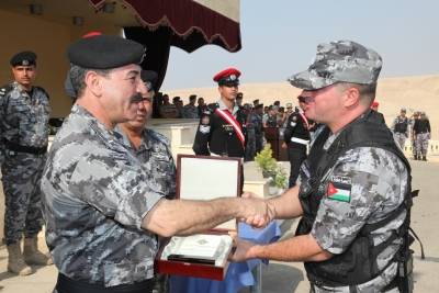 تخريج دورات التدريب الجماعي لاحدى كتائب مديرية درك الوسط