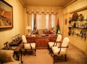 مكتب الحسين على حاله منذ الـ 99  صورة