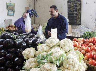 انخفاض أسعار الخضروات والفواكه باستثناء البطاطا