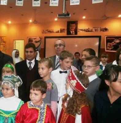 وفد روسي يزور مدرسة أم قصير والمقابلين الاساسية للبنات