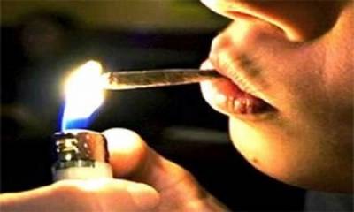 ابن يقتل والده ...ضربه على وجه ثم نام فوقه.. واخيراً لف حزام على رقبته