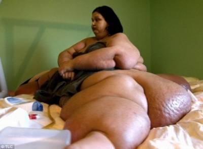 بالصور .. أثقل امرأة في العالم تجلس على ابن شقيقتها حتى الموت