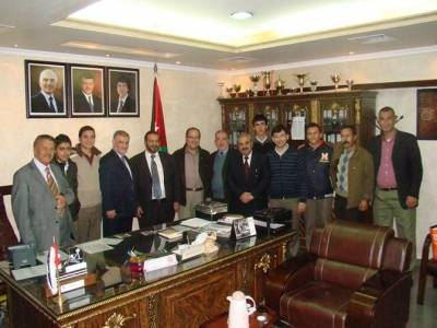 مدير عام مدارس النظم الحديثة يكرم أوائل الصفوف في قسم الثانوية العامة