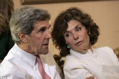 كيرى يترك مفاوضات جنيف لشراء شكولاتة سويسرية لزوجته