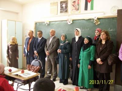 وفد من وزارة التربية والتعليم بدولة فلسطين يزور تربية الزرقاء الثانية