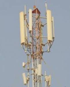 شاب يحاول الانتحار من اعلى برج اتصالات في معان