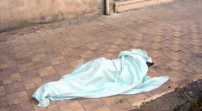 رجل يقتل ابنه ويطعمه للكلاب