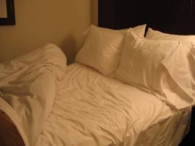 القبض على حارس عمارة حول شقة مفروشة وكرا للدعارة