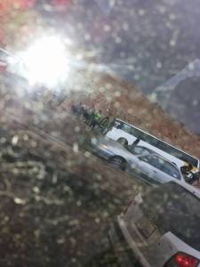 انقلاب حافلة وشاحنة يغلق اتوستراد الزرقاء ويخلف اصابات