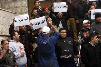 وقفة احتجاجية تحول دون عقد مجلس ادارة الدستور اليوم